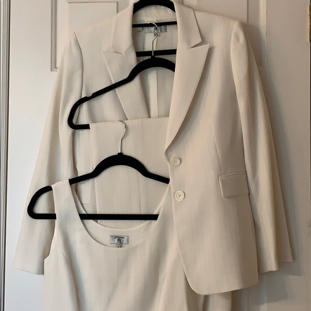 Off white 3-piece pant suit, never worn